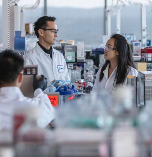 B5-We-discover-whatΓÇÖs-possible-as-they-work-to-help-improve-health-around-the-world-