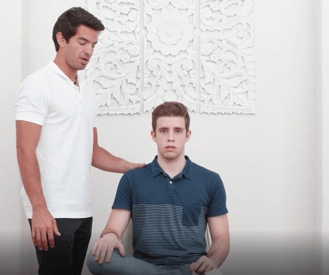 Especialista em Reeducação Postural Global, Luís Rodrigues, mostra exercícios para membros inferiores